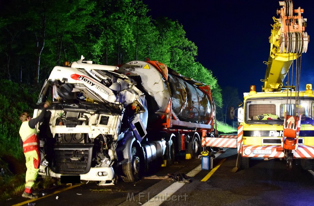 VU Gefahrgut LKW umgestuerzt A 4 Rich Koeln Hoehe AS Gummersbach P741.JPG - Miklos Laubert